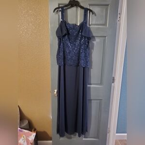 Elegant Navy Blue Evening Gown